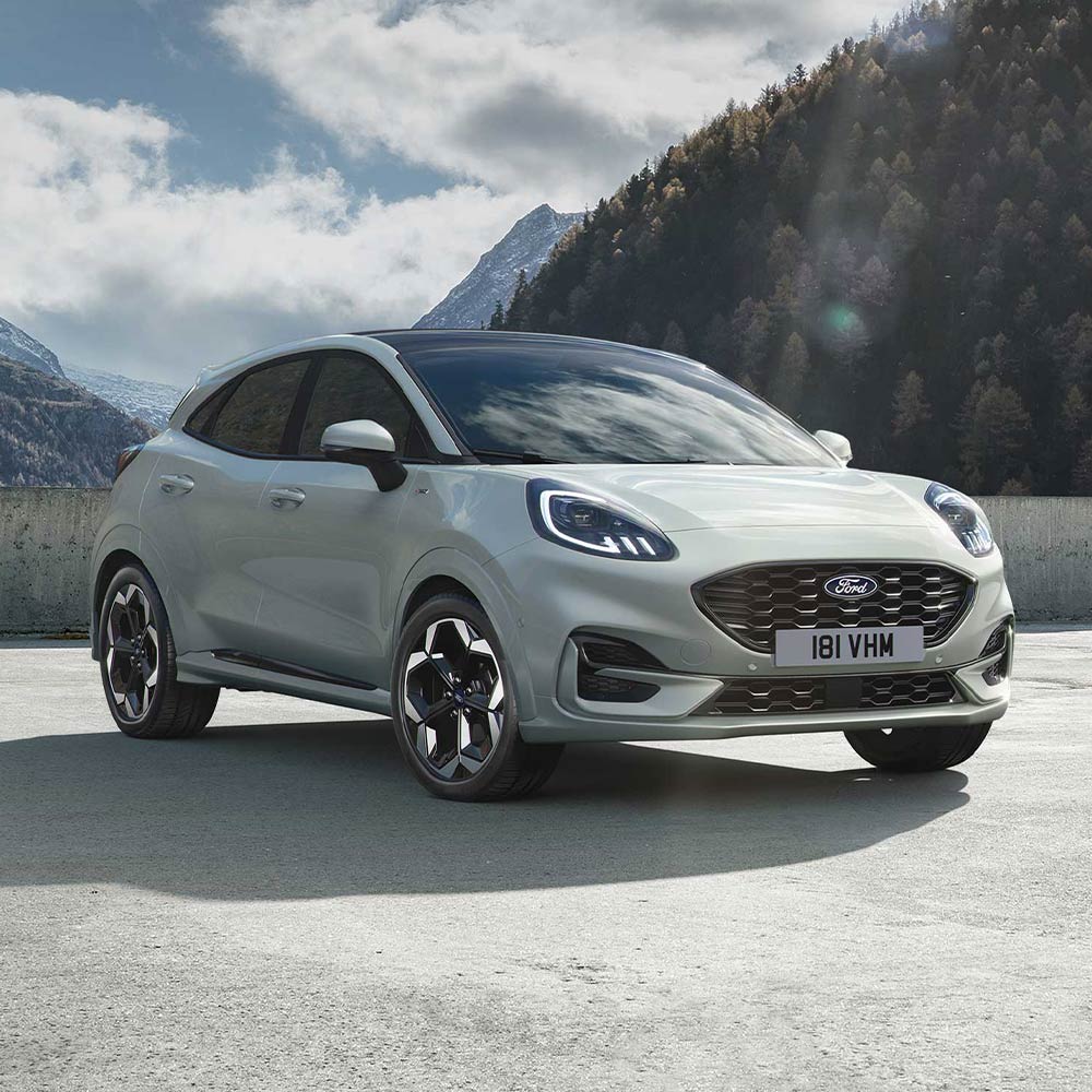 Ford Puma driving in a city