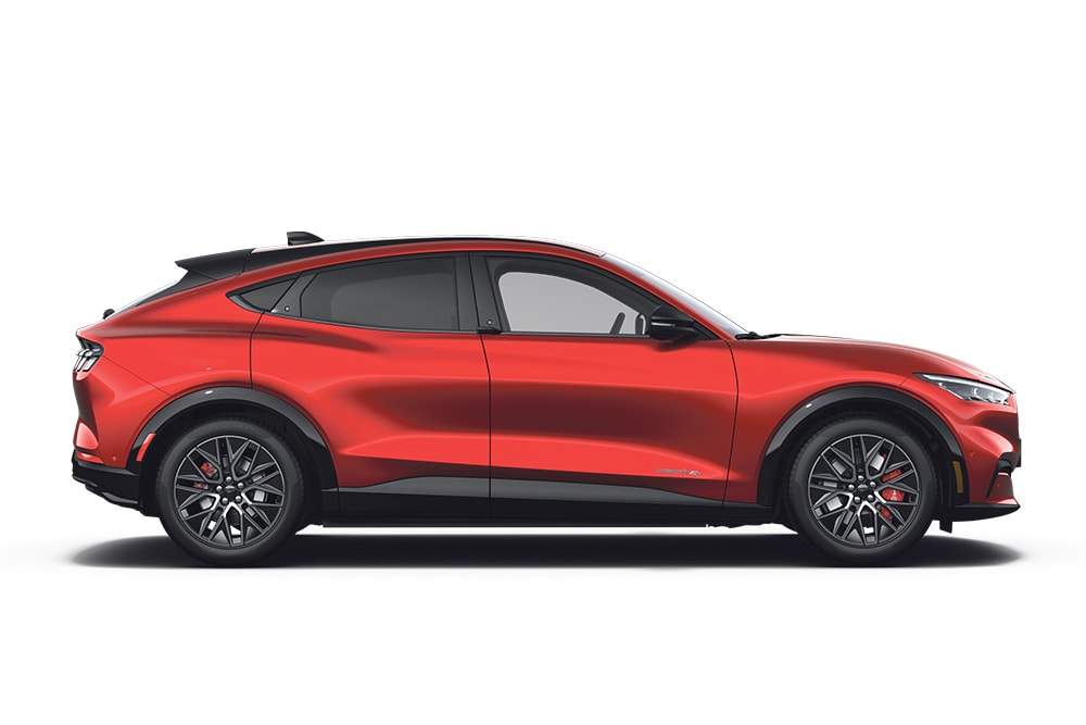 Una Ford Mustang Mach-E rossa, parte della gamma di SUV Ford.